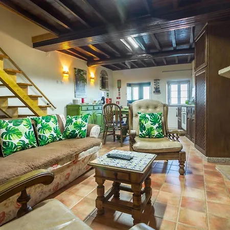 Casa Mont'santo With Balcony & Terrace בית הארחה 4*