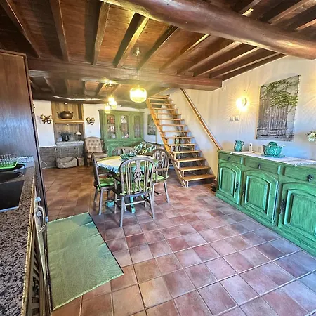 Casa Mont'santo With Balcony & Terrace 4* מונסנטו