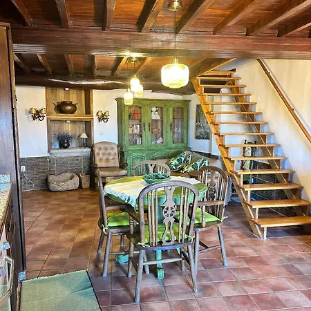 Casa Mont'santo With Balcony & Terrace בית הארחה